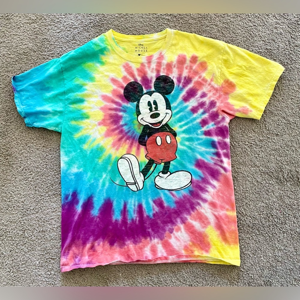 Medium tye dye Mickey Mouse graphic tshirt